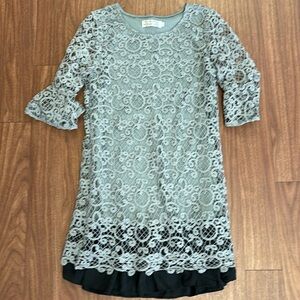 EUC RECKLESS ANGEL Gray Lace Layered Dress with Black Bottom Tier Size Small